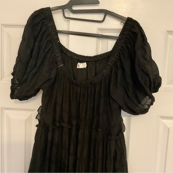Black Tiered Textured Puff Sleeve Maxi Dress - Size Large - Picture 4 of 8